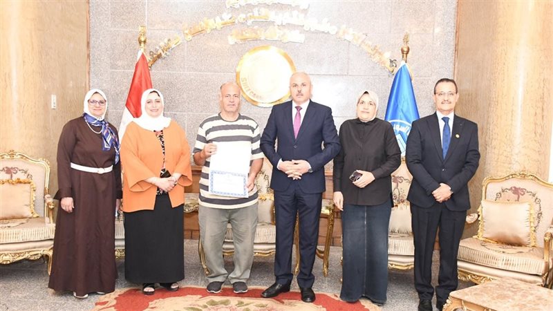 اللقاء 