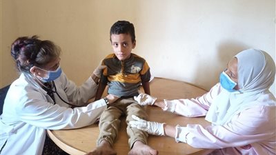كشف وعلاج بالمجان.. 2733 خدمة طبية لأهالي نزلة أسطال في المنيا