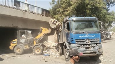 استجابة لشكاوى المواطنين.. رفع 1200 طن من مخلفات الرتش بنفق الأبيض بأرض اللواء