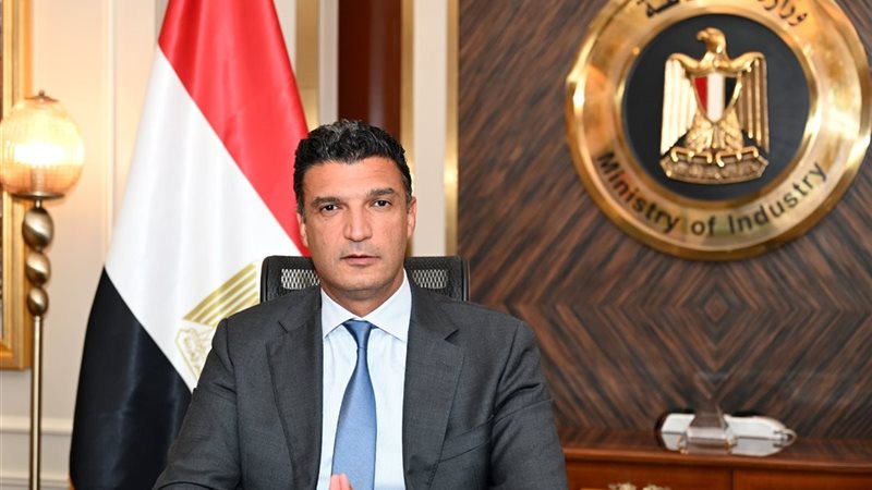 وزير الصناعة