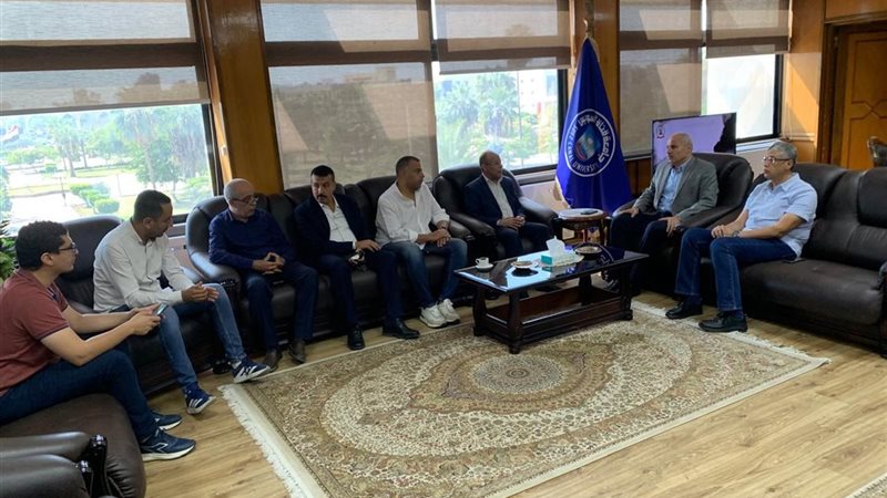 الوفد الزائر 