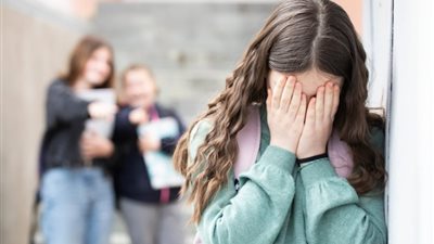 طفلك تعرض للسخرية أو الضرب؟.. الصحة تكشف الطريقة الصحيحة للتعامل مع الموقف