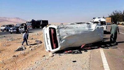 إصابة 13 شخصًا في انقلاب ميكروباص على طريق بني سويف الفيوم الجديد 