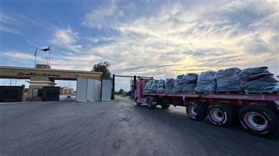 الهلال الأحمر يمد أهالي غزة بأكثر من 2,653 طنًا من المساعدات الغذائية والإغاثية