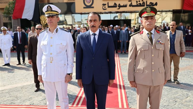 محافظ سوهاج ومدير
