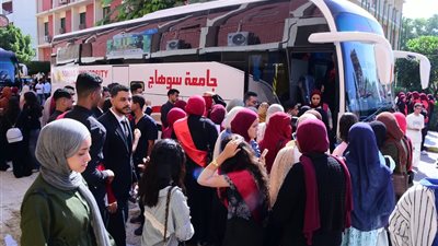 بالصور.. انطلاق مسيرة وطنية حاشدة بجامعة سوهاج احتفالًا بانتصارات أكتوبر