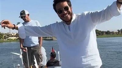 نور النبوي يحتفل بفيلمه الجديد بالرقص على النيل