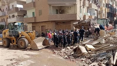 انهيار أجزاء من عقار في شرق الإسكندرية دون إصابات بشرية 