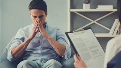 قبل تفسير الأعراض النفسية.. تعرف على الفرق بين الضلالات والهلاوس وأمثلتها