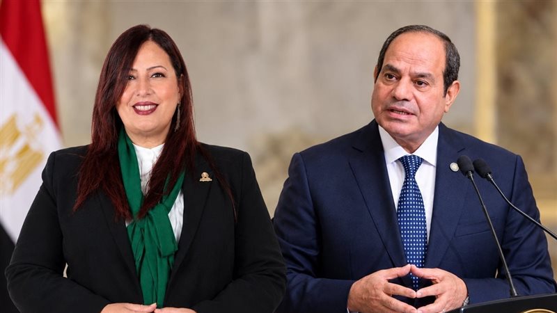 النائبة إليزابيث
