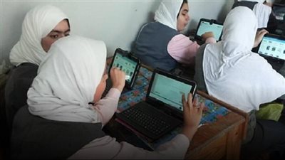 وزارة التعليم تحدد الفئات المستحقة لاستلام التابلت المدرسي.. وتوضح المحرومين منه
