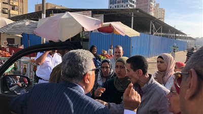 محافظ الدقهلية يتابع السوق الحضاري بطلخا لليوم الثاني ويمنع عودة الباعة إلى الشوارع
