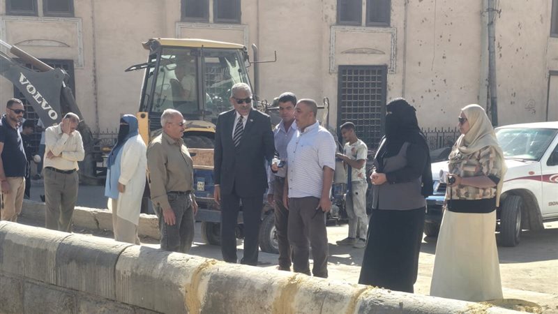 صورة من أمام المسجد