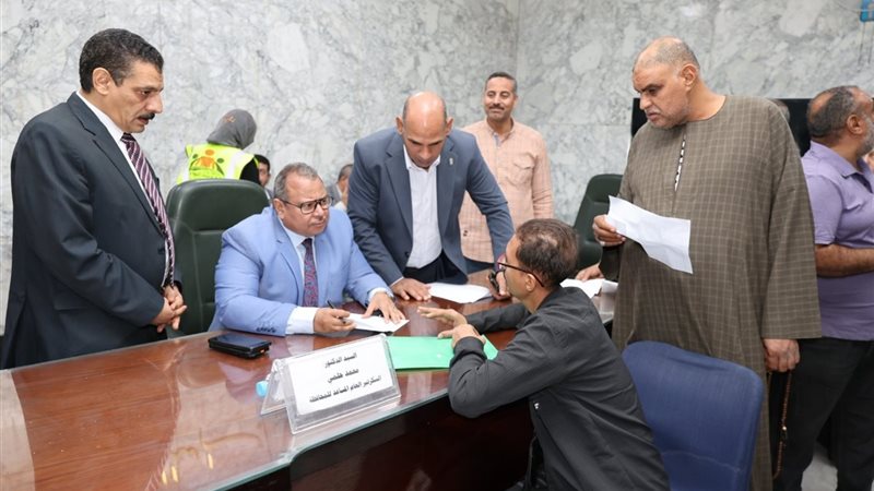 السكرتير العام والمساعد