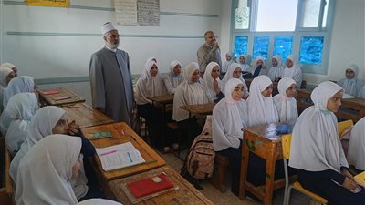 رئيس منطقة سوهاج الأزهرية يتابع سير العملية التعليمية بمعهد فتيات المزالوة