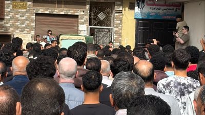 أهالي تاج العز يودعون إكرامي محمد شفيق ضحية إطلاق النار في السودان إلى مثواه الأخير