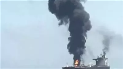 الجيش الإيراني يعلن حريق ناقلة نفط في مضيق هرمز