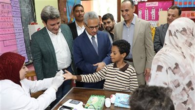 محافظ بني سويف يتابع أعمال مبادرة الكشف عن الأنيميا والسمنة والتقزم بالمدارس