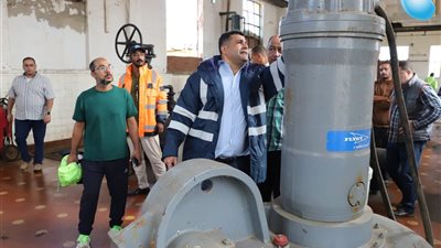 الصرف الصحي بالإسكندرية: فرقنا في الشارع.. ونتعامل مع تجمعات مياه الأمطار أولًا بأول