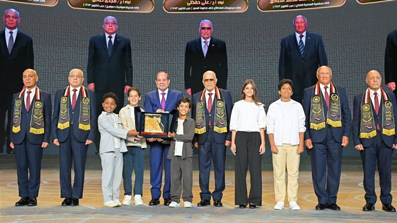 الرئيس السيسي يكرم