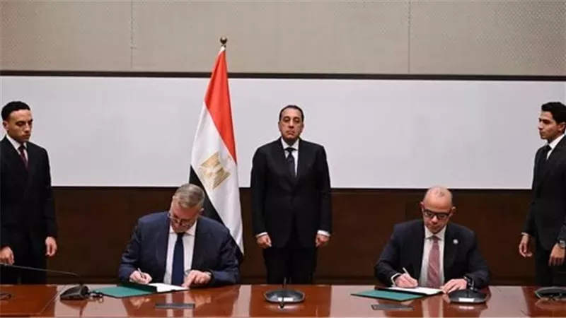 لحظة التوقيع 