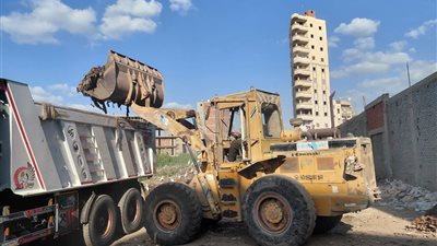 إزالة 120 طن مخلفات من مصرف عزبة الصفيح بالمنصورة خلال حملة مكبرة