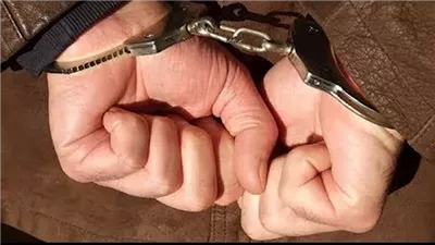  ضبط متهم هارب من حكم بالسجن 15 سنة بعد مطاردة فوق أسطح المنازل بالمنيا