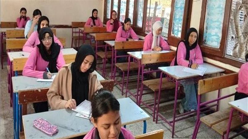 طلاب الشهادة الإعدادية