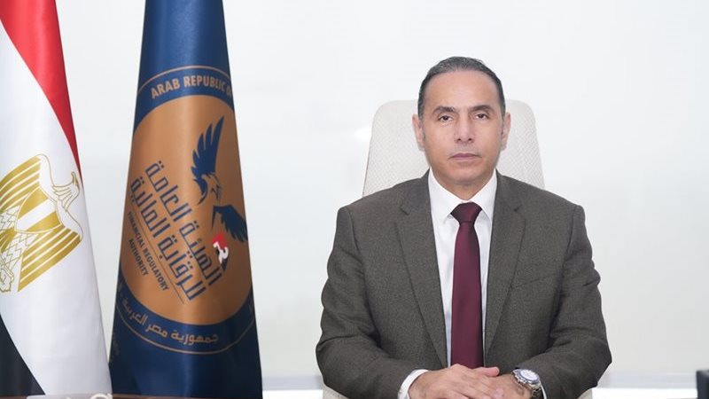 الدكتور إسلام عزام