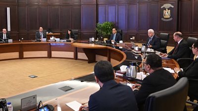 لها دور في تطوير التعليم العالي.. مدبولي يناقش مقترح التعليم الأهلي المتكامل في مصر