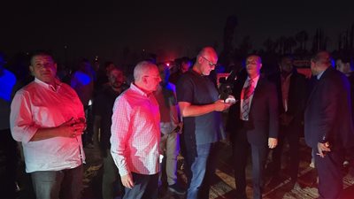 محافظ القليوبية ومدير الأمن يتابعان أعمال السيطرة على حريق بأرض الكلية بالخانكة