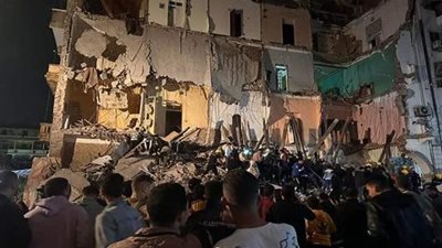 انهيار جزئي في عقار خلف مسجد أحمد بن طولون بالخليفة 