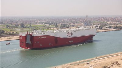 الأكبر في العالم.. عبور حاملة السيارات BYD XI'AN عبر قناة السويس في رحلتها البحرية الأولى 