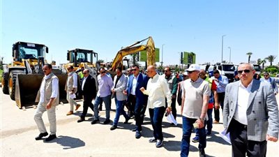 وزير الإسكان يتفقد تطوير محور 26 يوليو ويشهد اصطفاف معدات 