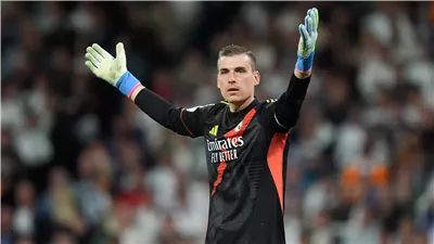 لونين يدفع ثمن انفعاله في الكلاسيكو.. لجنة الانضباط تعتمد الإيقاف