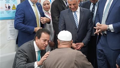 وزير الصحة يتابع حالة الطفل الفلسطيني 