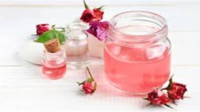 فوائد ماء الورد للبشرة.. يوحد لونها ومضاد للأكسدة ويؤخر علامات الشيخوخة