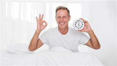 الاستيقاظ المبكر لكبار السن.. ما السبب العلمي وراءه؟