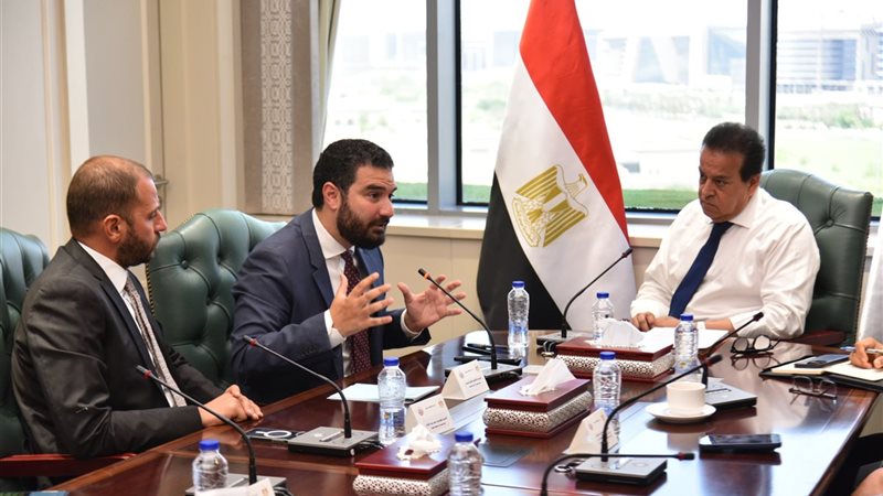 اجتماع وزير الصحة