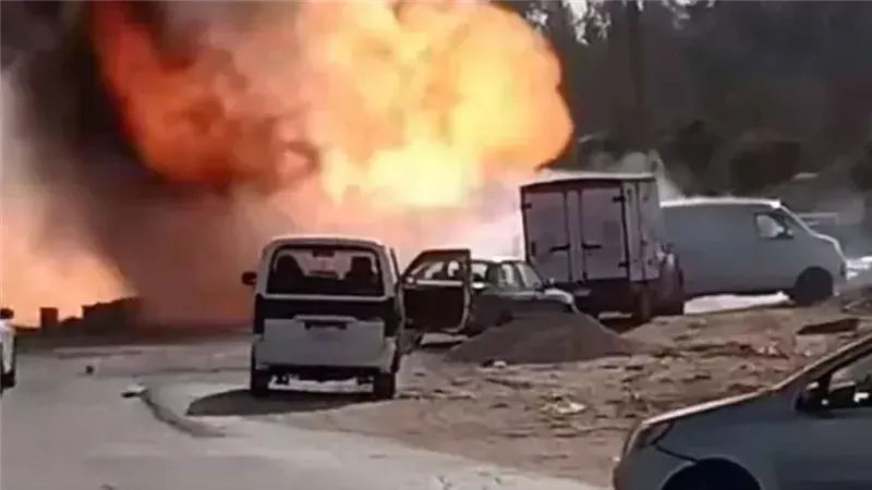انفجار خط غاز بطريق