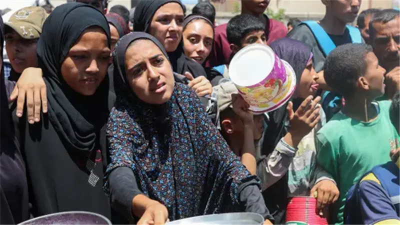 إدخال المساعدات لغزة