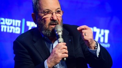  إيهود باراك: عصيان مدني وإضراب عام حتى تغيير الحكومة واستقالة نتنياهو