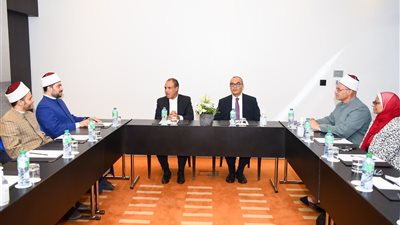 وزير الخارجية يشيد بالدور الوطني للجالية المصرية بالسنغال 