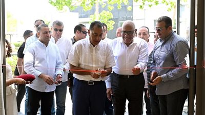 تخفيضات 50% على المنتجات.. مدبولي يفتتح معرض 