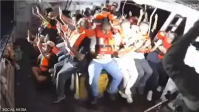 على متنها 21 ناشطا.. قوات الاحـتلال تقتحم السفينة 