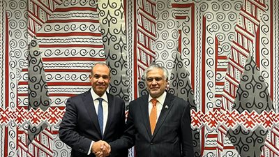 وزير الخارجية يلتقي نظيره الباكستاني بنيويورك لتعزيز التعاون ودعم إعمار غزة