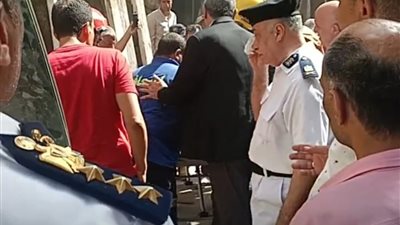 مصرع سيدة وإنقاذ نجلها في انهيار جزئي لعقار قديم بطنطا (صور)