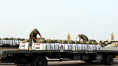 مصر تسقط مساعدات إنسانية جوًا على غزة تنفيذاً لتوجيهات الرئيس السيسي