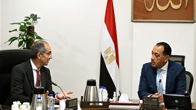 وزير الاتصالات يعرض على رئيس الوزراء تطورات موقف سنترال رمسيس 
