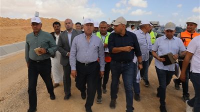 وزير النقل يتفقد مسار القطار السريع السخنة-مطروح ويعلن تقدمًا كبيرًا في التنفيذ